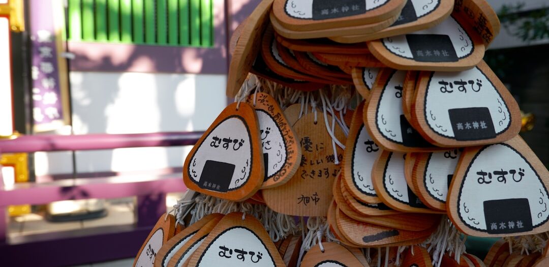 Lente onigiri met ingemaakte groenten