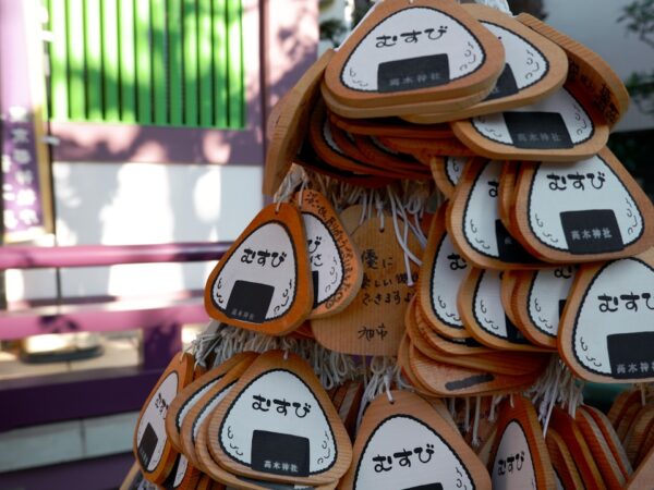 Lente onigiri met ingemaakte groenten